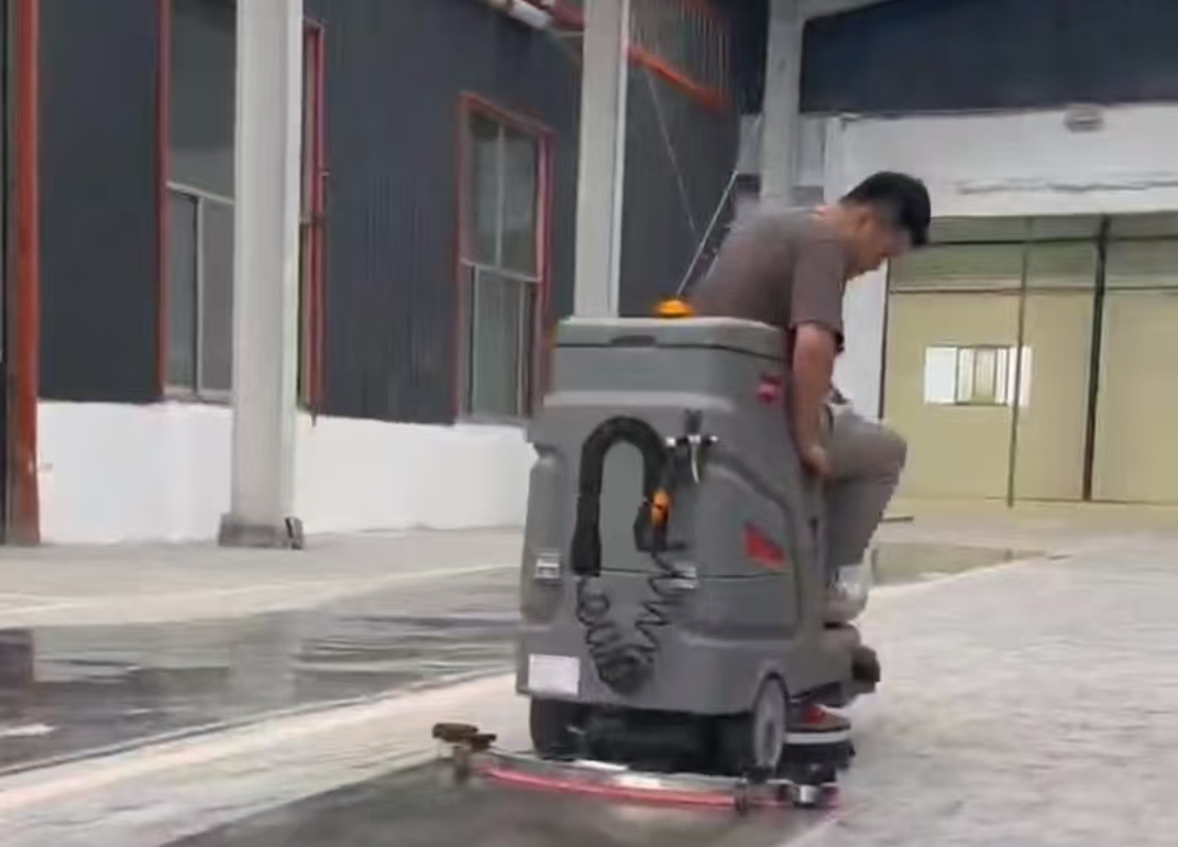 駕駛式洗地機SX750試機